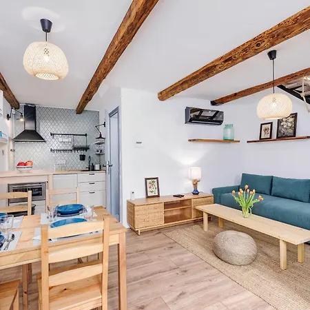 Kali Kert Vendeghaz *