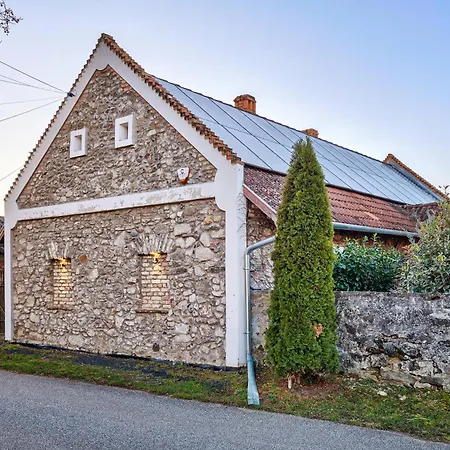 Kali Kert Vendeghaz Szentbekkalla