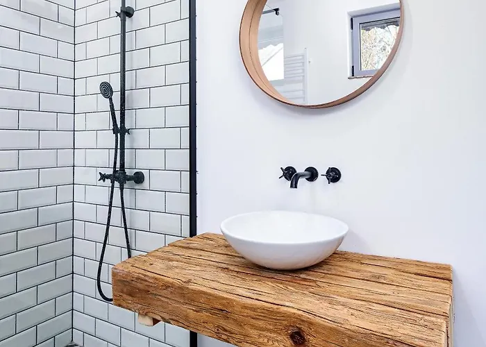 Kali Kert Vendeghaz *