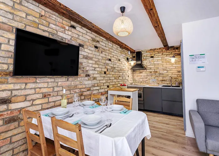 Kali Kert Vendeghaz *